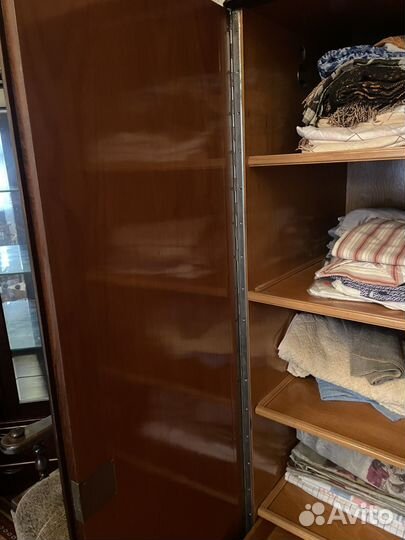 Шкаф антикварный для одежы