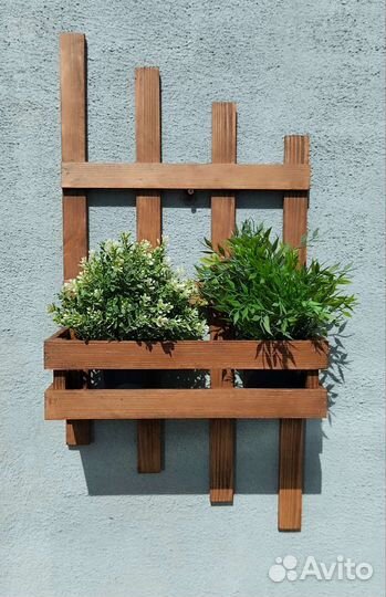 Кашпо для цветов настенное