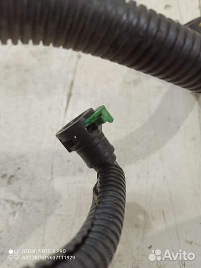 Трубка топливная с клапаном паров