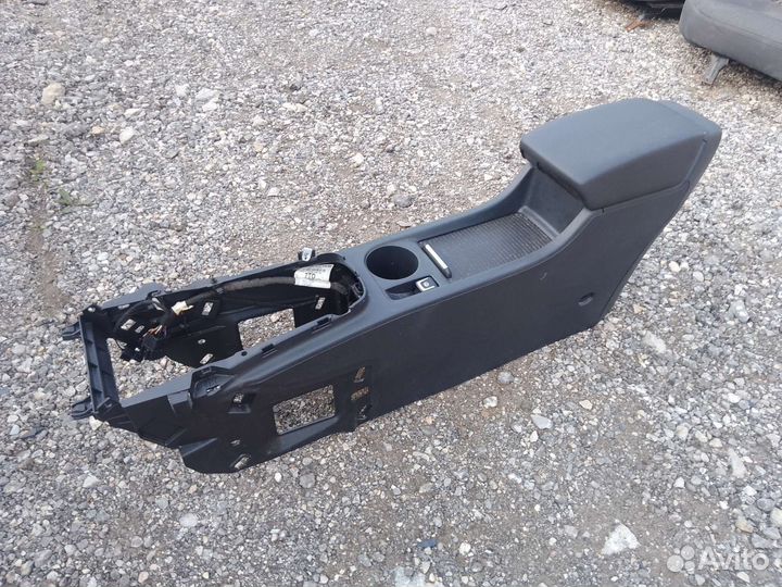 Подлокотник Opel Astra J