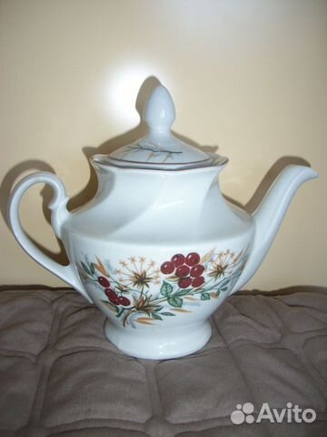 Тарелки 4 вида,супница,заварочные чайники