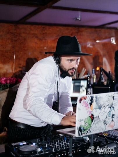 Диджей, звукорежиссер