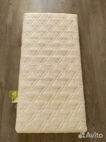 Детская кроватка, матрас, чехлы, простыни