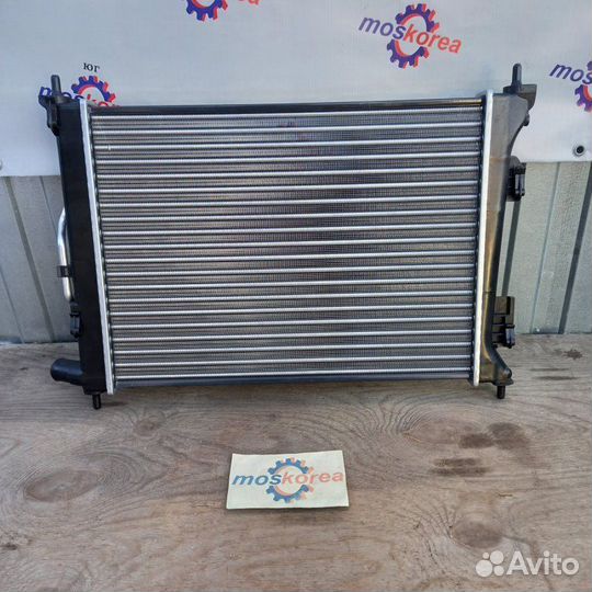 Радиатор охлаждения двигателя Hyundai Solaris АКПП
