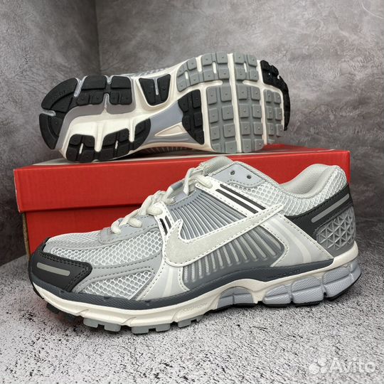 Кроссовки Nike Air Zoom Vomero 5