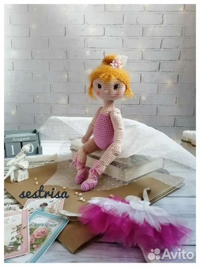 Вязаная кукла балерина ручной работы