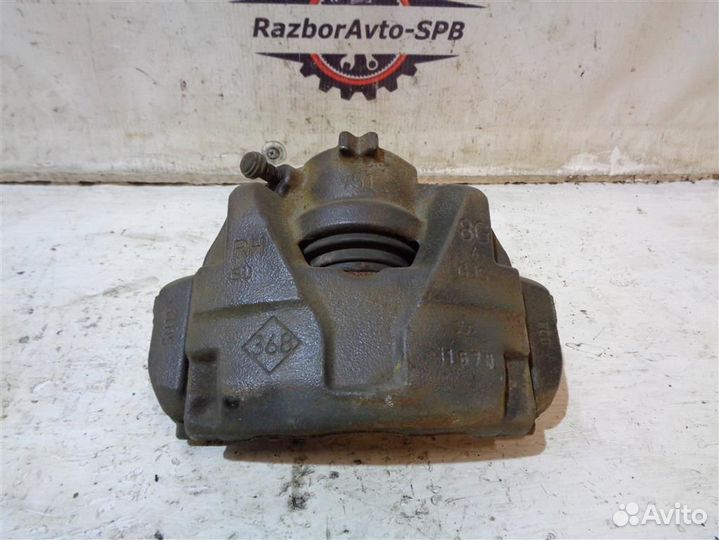 Суппорт передний правый Renault Fluence 2010