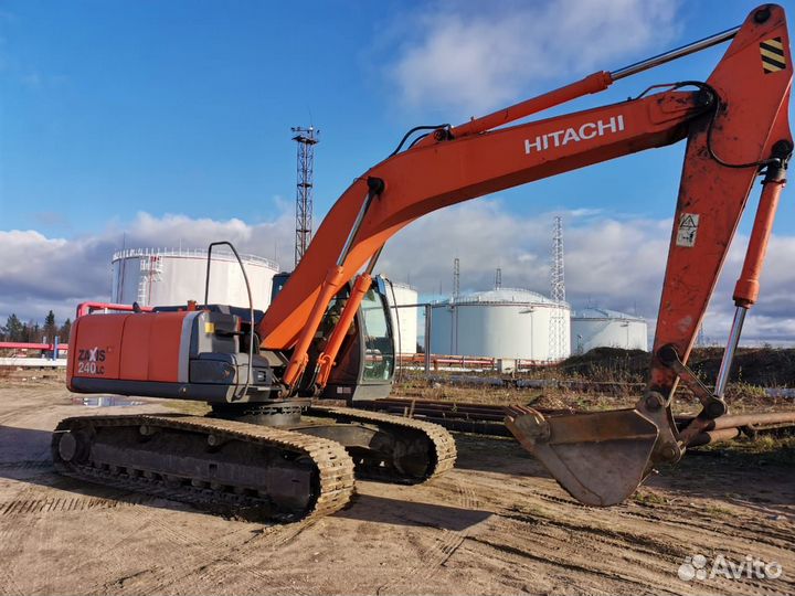 Гусеничный экскаватор Hitachi ZX240LC-3, 2010