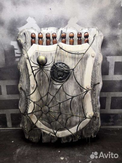 Щит с шампурами