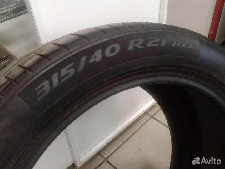 Pirelli P Zero 275/45 R21 и 315/40 R21 107Y
