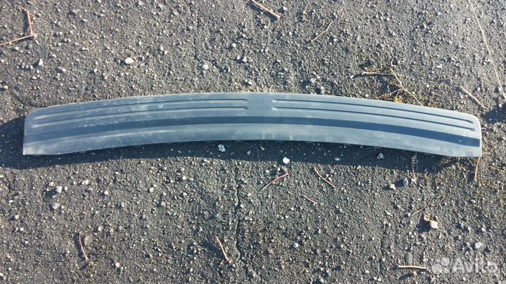 Land Rover Freelander 2 накладка бампера lr005751