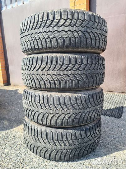 Bridgestone Blizzak Spike-01 285/60 R18 116T