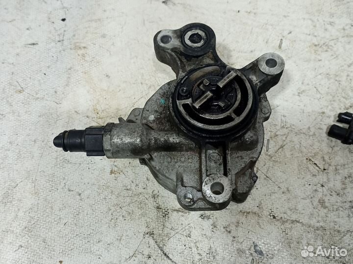 Насос вакуумный Peugeot 407