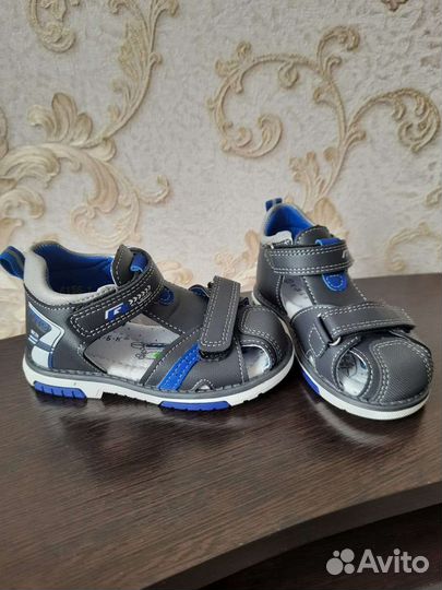 Сандали для мальчика новые