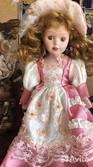 Кукла фарфоровая