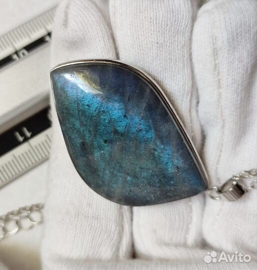 Лабрадорит кулон 42х27х9мм