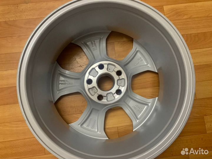 Диски R17 Toyota rav4 оригинальные комплект. новые