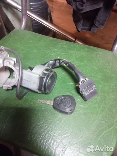 Замок зажигания приора