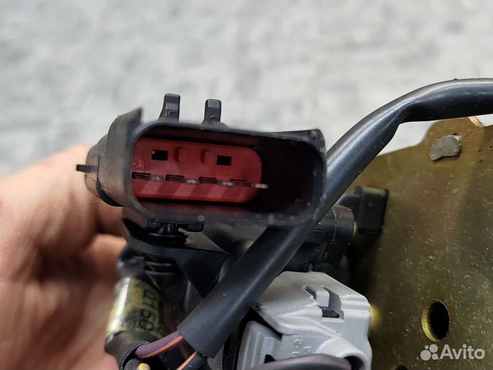 Замок крышки багажника Крайслер гранд Вояджер 4