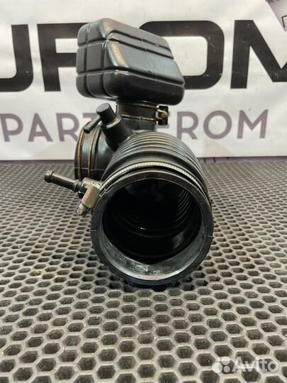 Патрубок воздушного фильтра Mitsubishi Galant EA5A