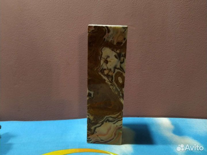 Ваза из оникса