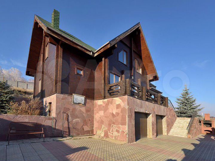 Дом 308 м² на участке 12 сот.