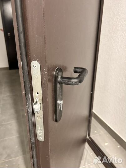 Дверь входная металлическая