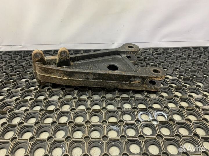 Кронштейн усилителя переднего бампера