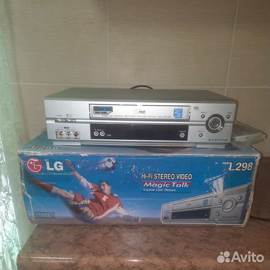 Видеомагнитофон LG