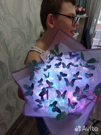 Букет из бабочек светящийся