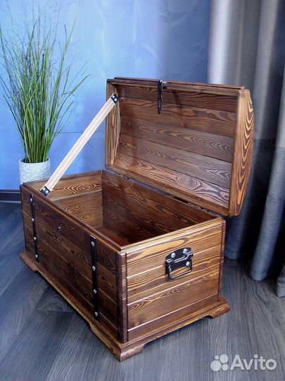 Сундук деревянный