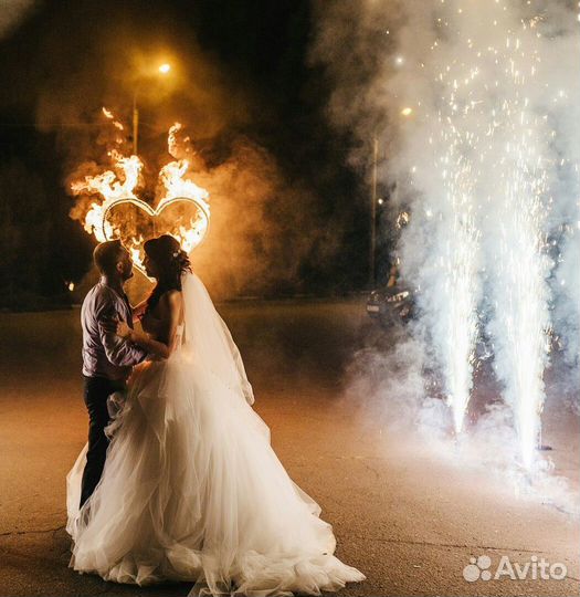 Фаер шоу, тяжелый дым, холодные фонтаны,конфетти