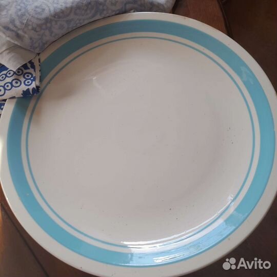 Чайные чашки и блюдо большие