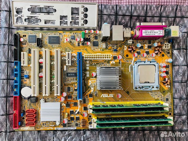 Материнская плата Asus P5B SE с процессором и RAM