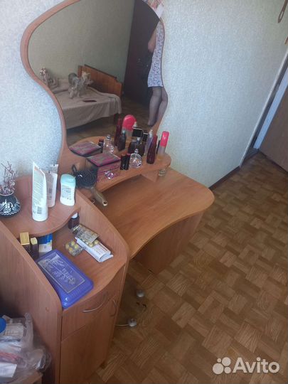 Туалетный столик с зеркалом бу