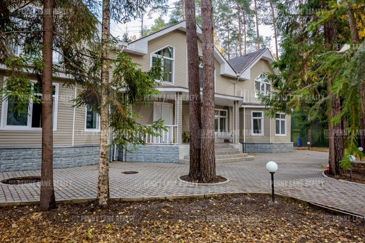 Коттедж 587 м² на участке 47,7 сот.