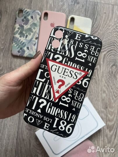 Чехлы на iPhone 11 и iPhone X -Guess