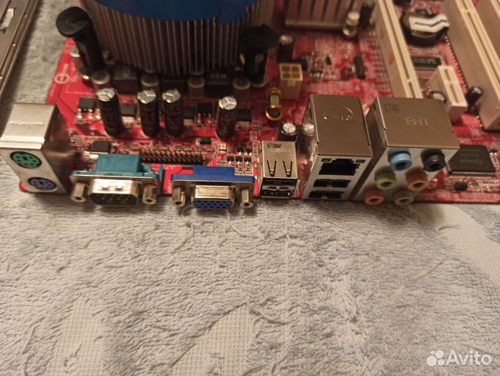 Материнская плата с процессором и памятью