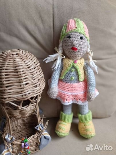 Вязаная кукла ручной работы