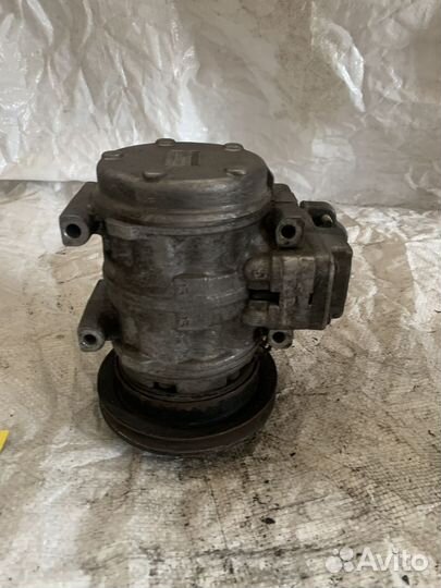 Компрессор кондиционера Mitsubishi Mirage