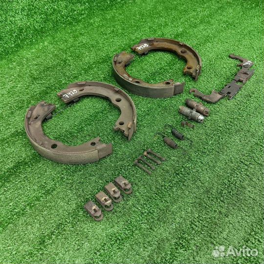 Комплект монтажный тормозных колодок задний