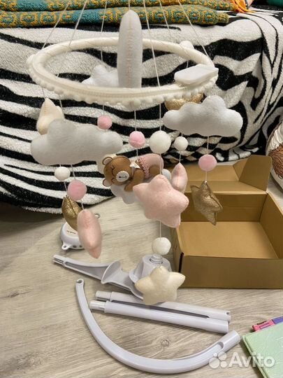 Мобиль в кроватку для новорожденных