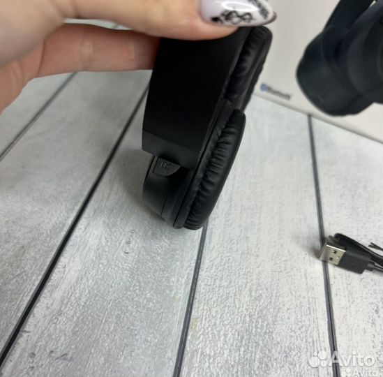 Беспроводные наушники JBL tune 700bt