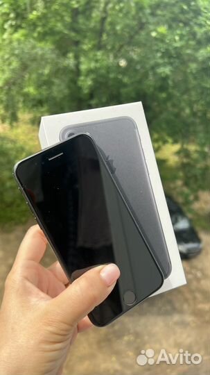Телефон iPhone 7