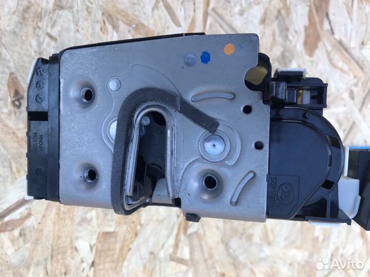 Замок двери задний правый Mercedes-Benz C W204 1.8