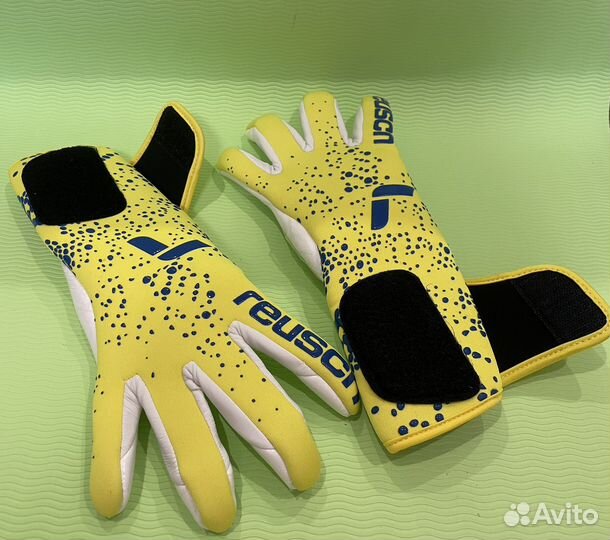 Вратарские перчатки reusch