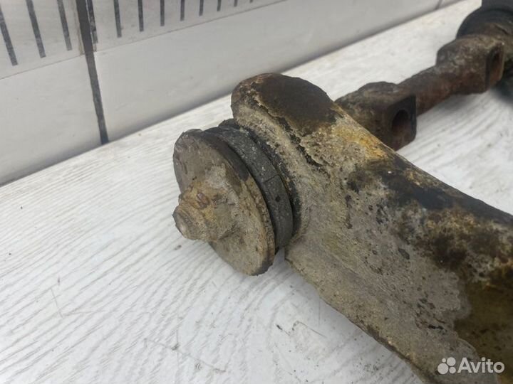 Рычаг передний верхний левый Mitsubishi Pajero