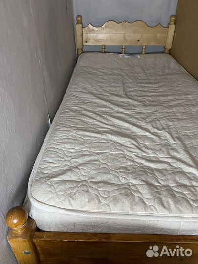 Кровать