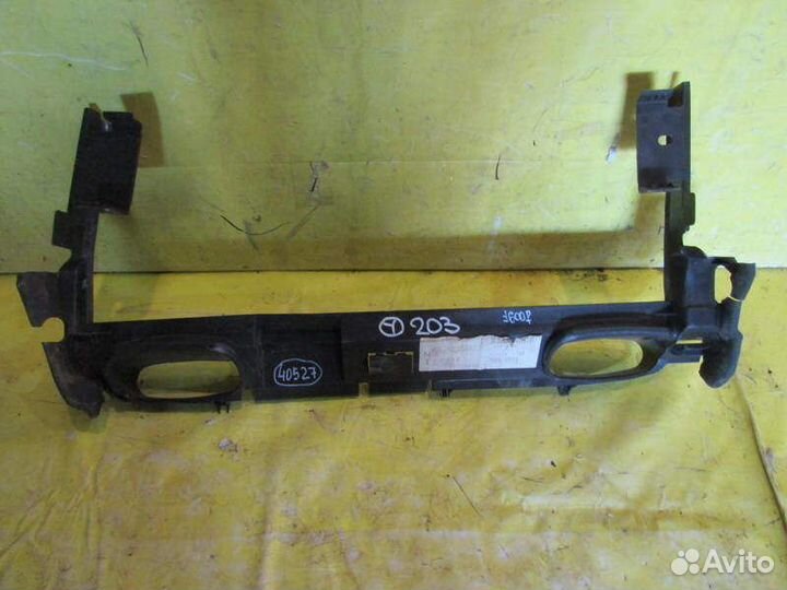 Накладка телевизора Mercedes C203 00-06г 40527