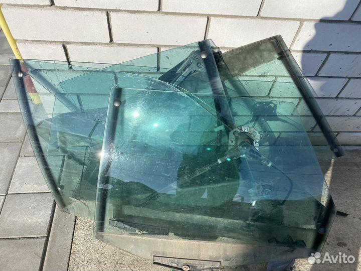 Стёкла дверей Ауди 80 б3